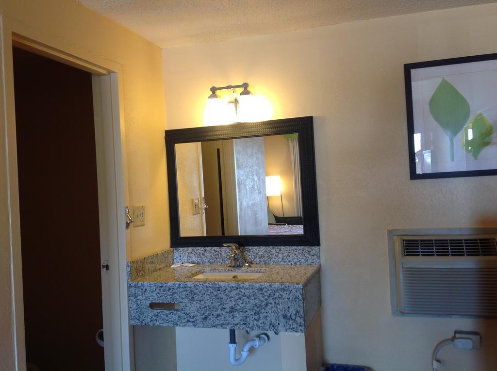 Diamond Inn & Suites リッチモンド エクステリア 写真