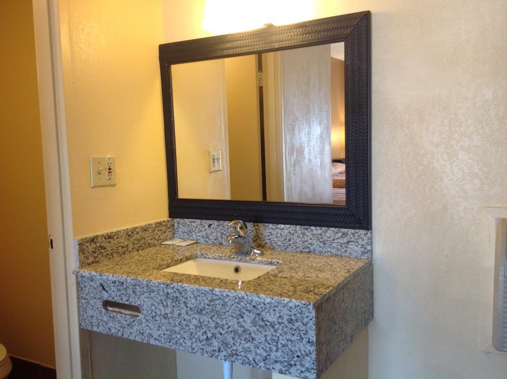 Diamond Inn & Suites リッチモンド エクステリア 写真