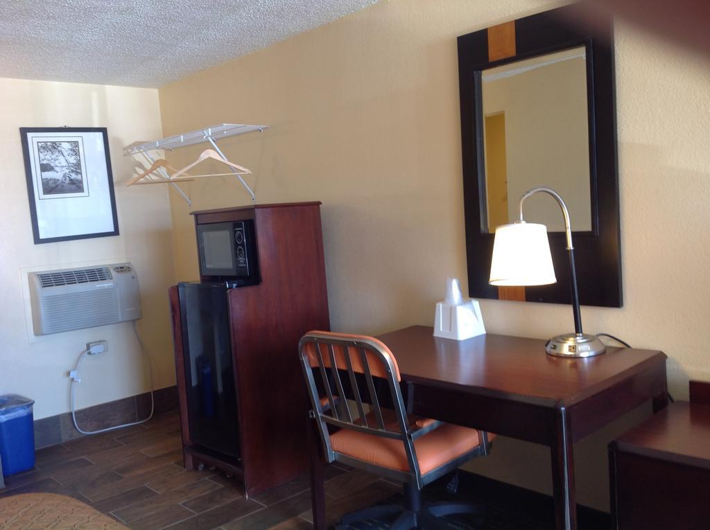 Diamond Inn & Suites リッチモンド エクステリア 写真