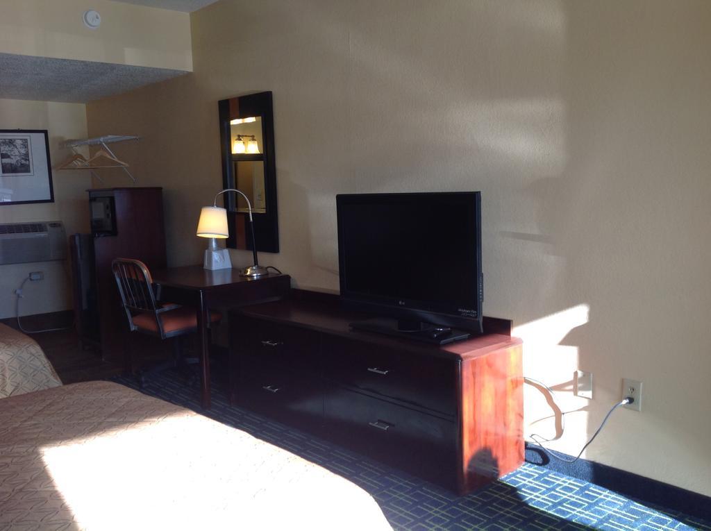 Diamond Inn & Suites リッチモンド エクステリア 写真