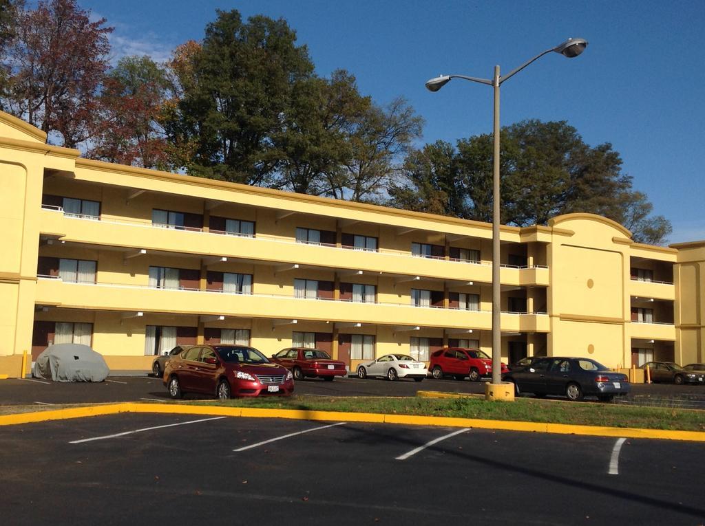 Diamond Inn & Suites リッチモンド エクステリア 写真