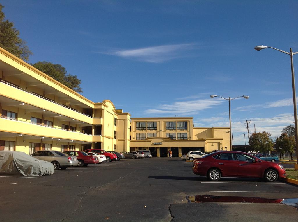 Diamond Inn & Suites リッチモンド エクステリア 写真